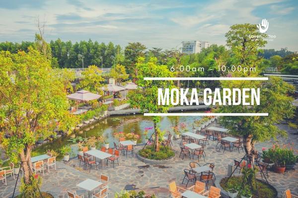 MOKA Garden tỏa sáng với màu xanh từ cây cối, dàn dây leo, và hồ nước trong vắt